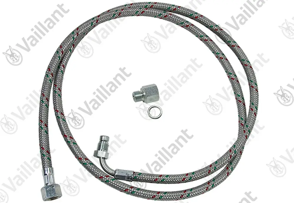 Verschlauchung mit Metallanschlüssen und textilen Umhüllung, hergestellt von Vaillant. Enthält zwei Schlauchenden und eine Mutter.